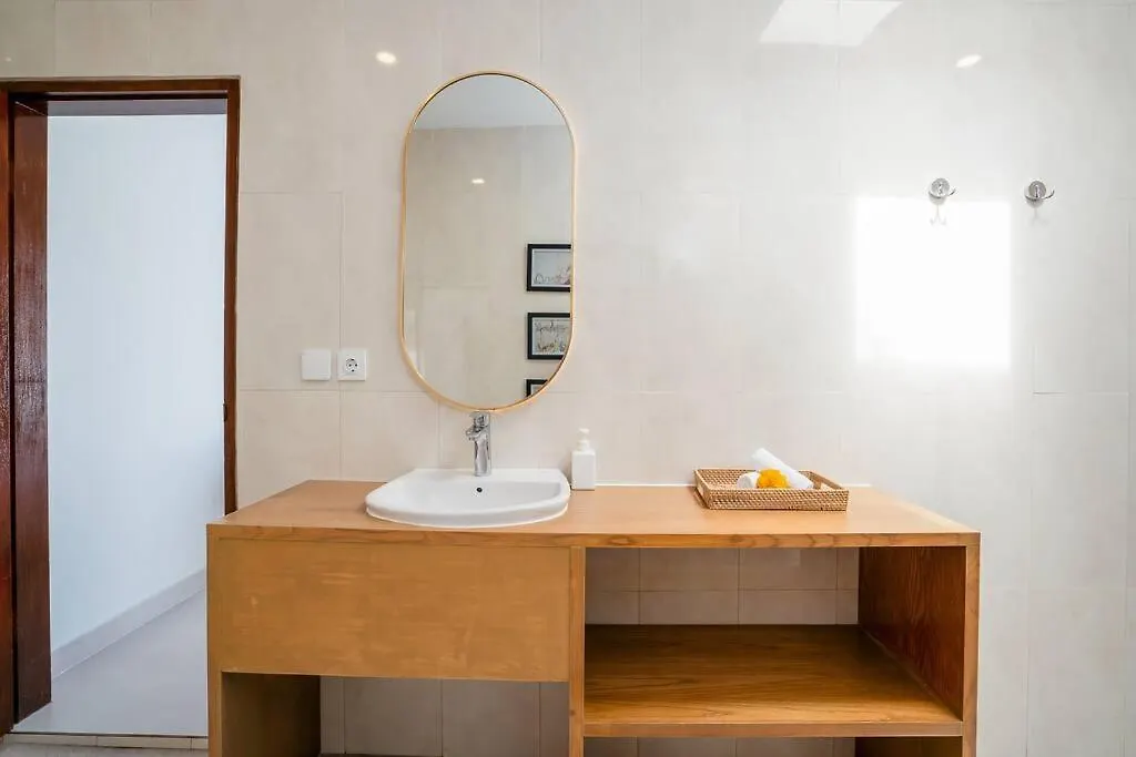 Umanala - 5 Min To Beach, Sleek Villa With Spacious Pool Area 科洛布坎 0*,  印尼