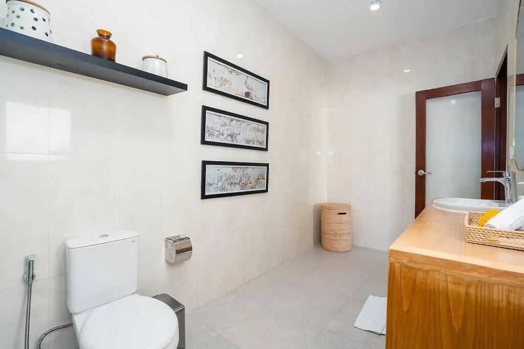 Umanala - 5 Min To Beach, Sleek Villa With Spacious Pool Area Kerobokan