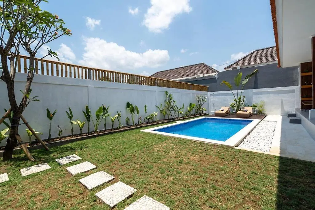 Umanala - 5 Min To Beach, Sleek Villa With Spacious Pool Area Kerobokan